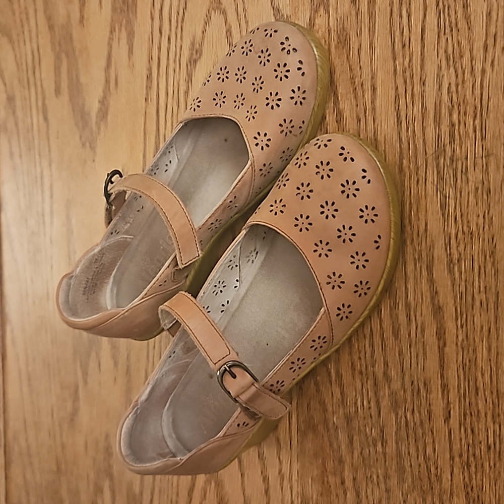 Alegria Rene Shoes Mary Jane Leather Clogs Tan Floral women's EU 37 US 7